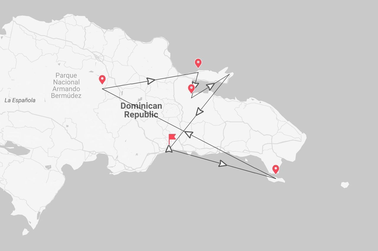 Mappa della Repubblica Dominicana che mostra un itinerario di viaggio con segnaposto rossi per le località e frecce che indicano il percorso.