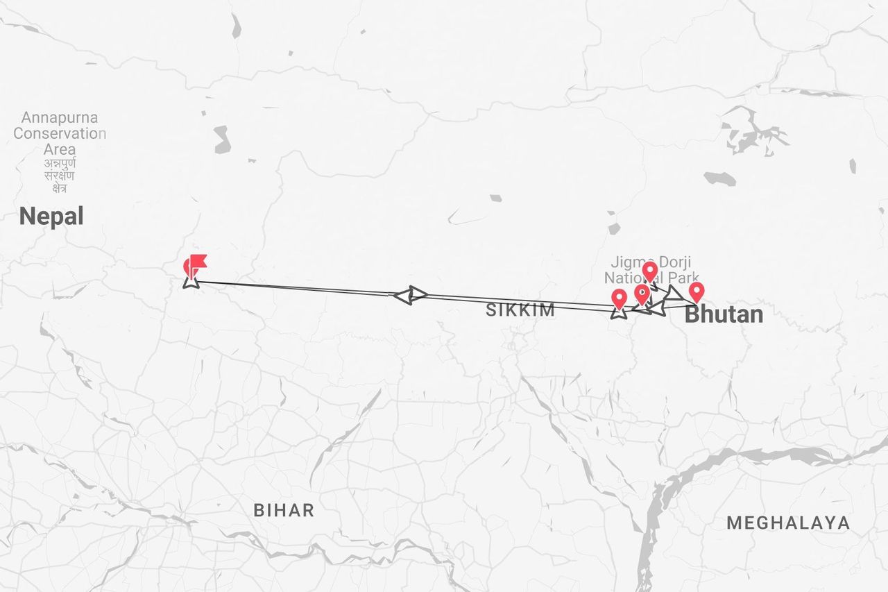 Eine Karte, die eine Reiseroute von Nepal über Sikkim nach Bhutan zeigt, mit mehreren durch rote Stecknadeln gekennzeichneten Stopps.