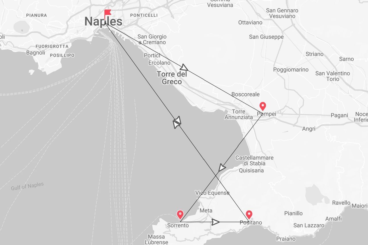 Una mappa di un itinerario di viaggio nel Golfo di Napoli, che mostra un percorso che collega Napoli, Sorrento, Positano e Pompei.
