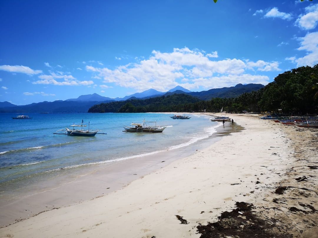 philippines-tour-travel-group-weroad-beach-spring