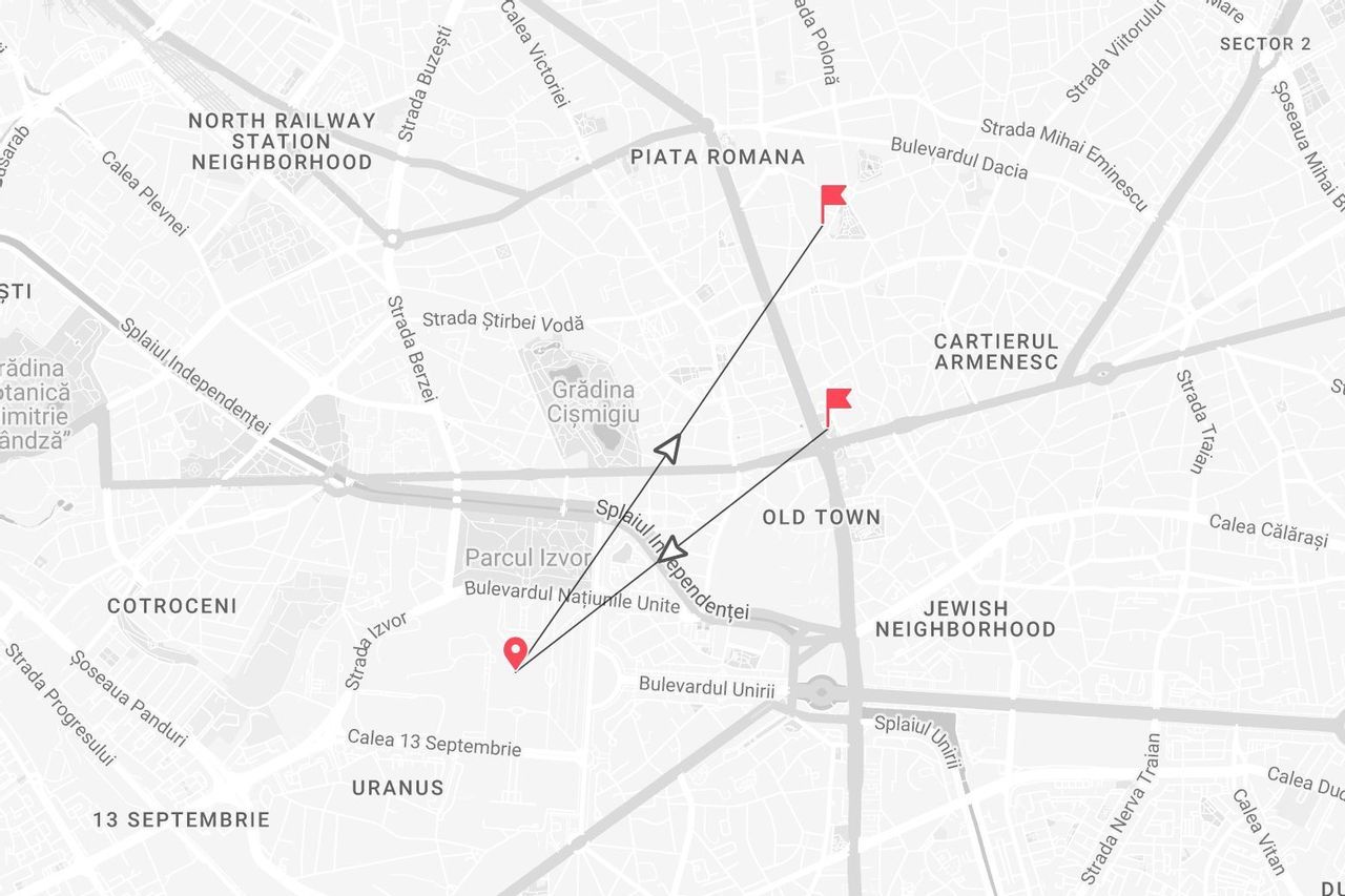 Un mapa del centro de Bucarest, Rumanía, mostrando una ruta marcada con líneas y puntos a través del Casco Antiguo y hacia Piata Romana.