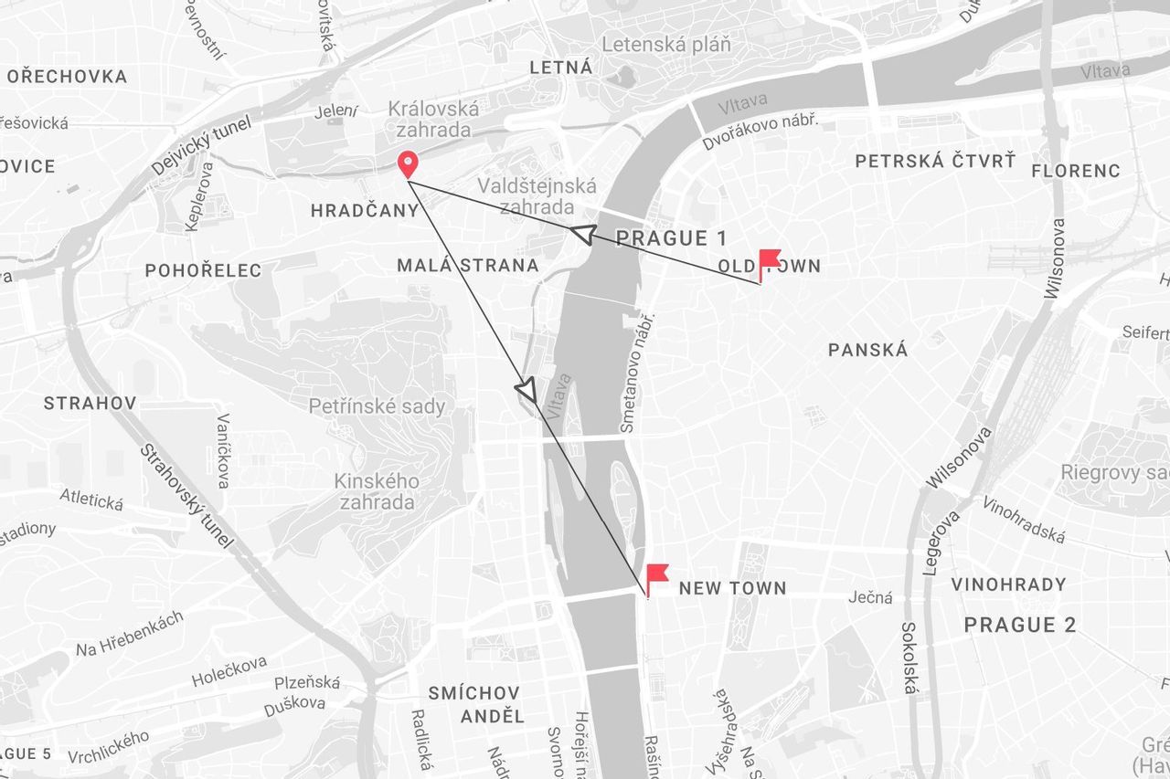 Mapa en escala de grises de Praga con una ruta de viaje y puntos rojos indicando paradas en Hradčany, Ciudad Vieja y Ciudad Nueva.