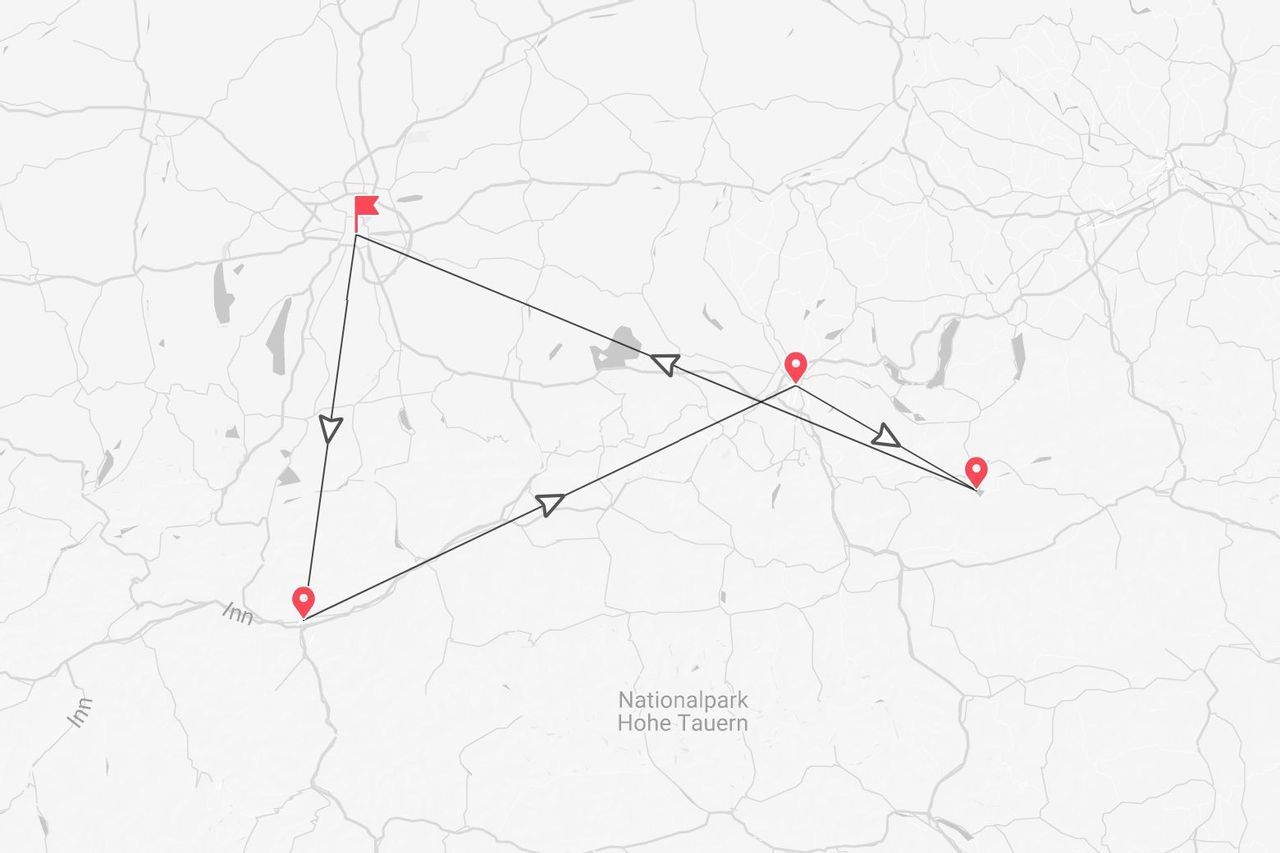 Una mappa stilizzata che mostra un itinerario di viaggio con puntine rosse vicino al Parco Nazionale Alti Tauri e al fiume Inn.