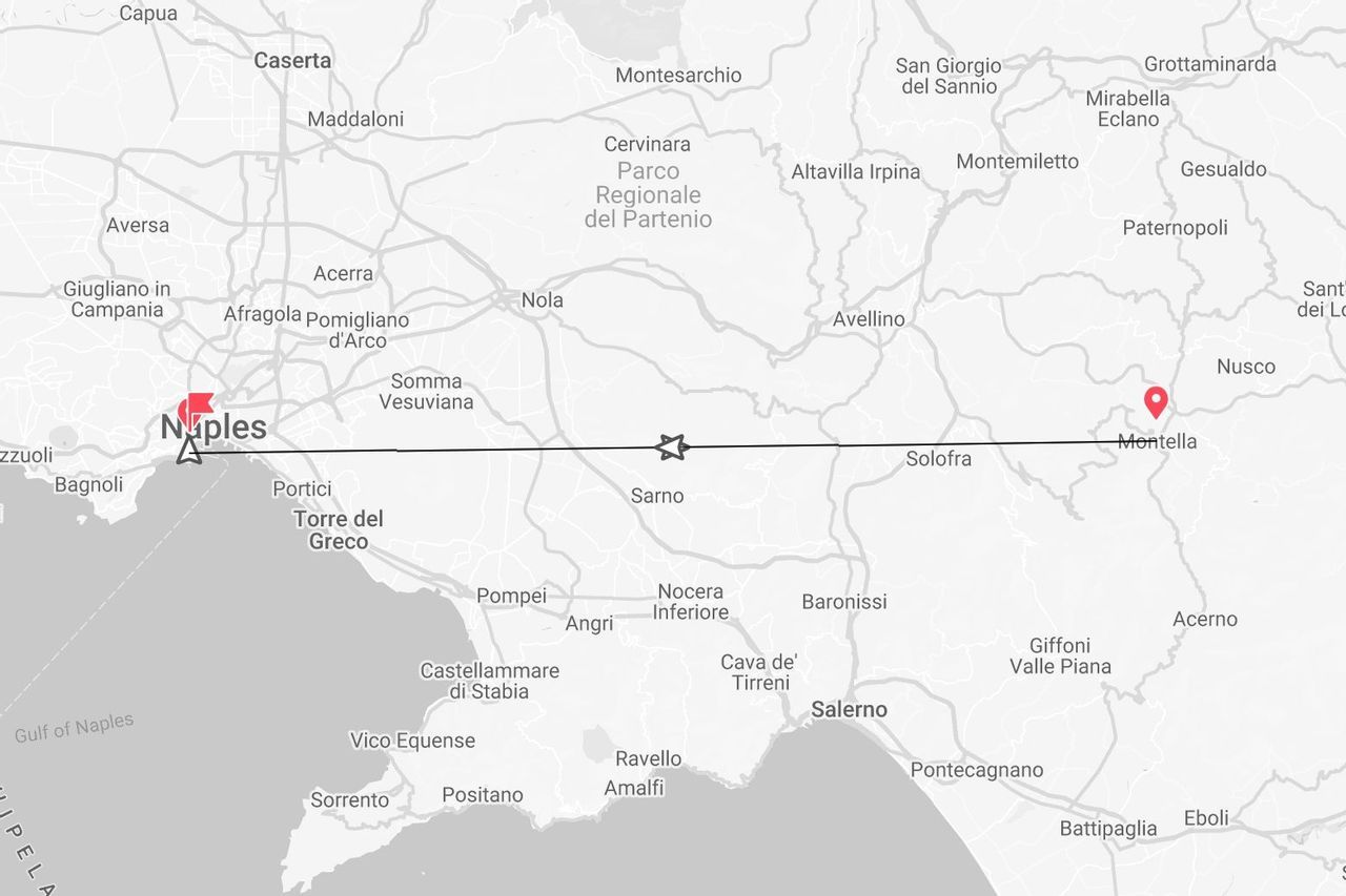 Mappa del sud Italia con percorso da Napoli a Montella.