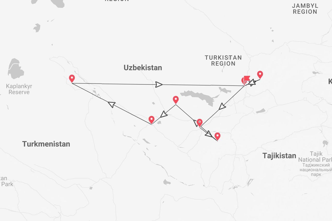 Una mappa che mostra un itinerario di viaggio attraverso l'Uzbekistan, con puntine rosse che indicano le tappe vicino ai confini di Turkmenistan e Tagikistan.