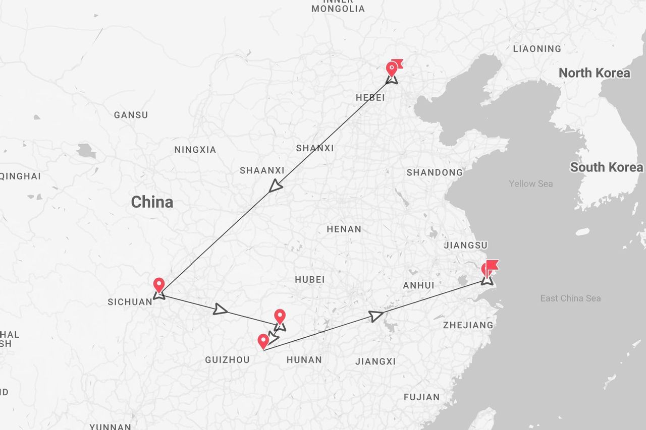 Una mappa della Cina che mostra un itinerario di viaggio con tappe nelle province di Hebei, Sichuan, Guizhou, Hunan e Jiangsu.