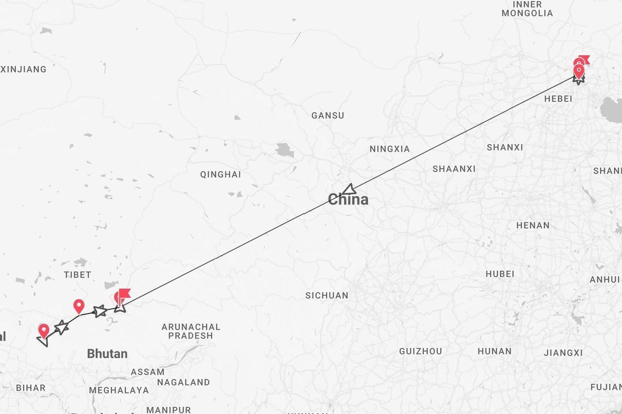 Una mappa della Cina con un itinerario di viaggio che parte dalla Regione Autonoma del Tibet e termina nella provincia di Hebei.