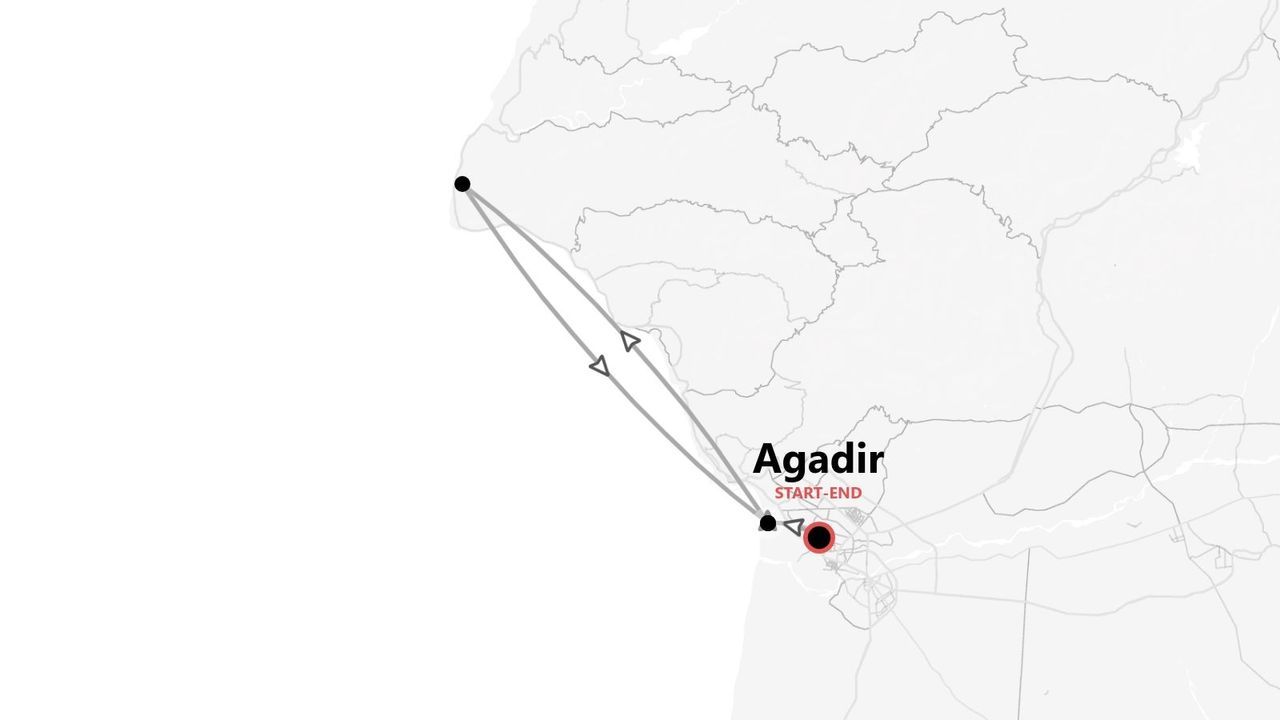 Une carte en niveaux de gris présentant un itinéraire de voyage triangulaire au départ et à l'arrivée d'Agadir.