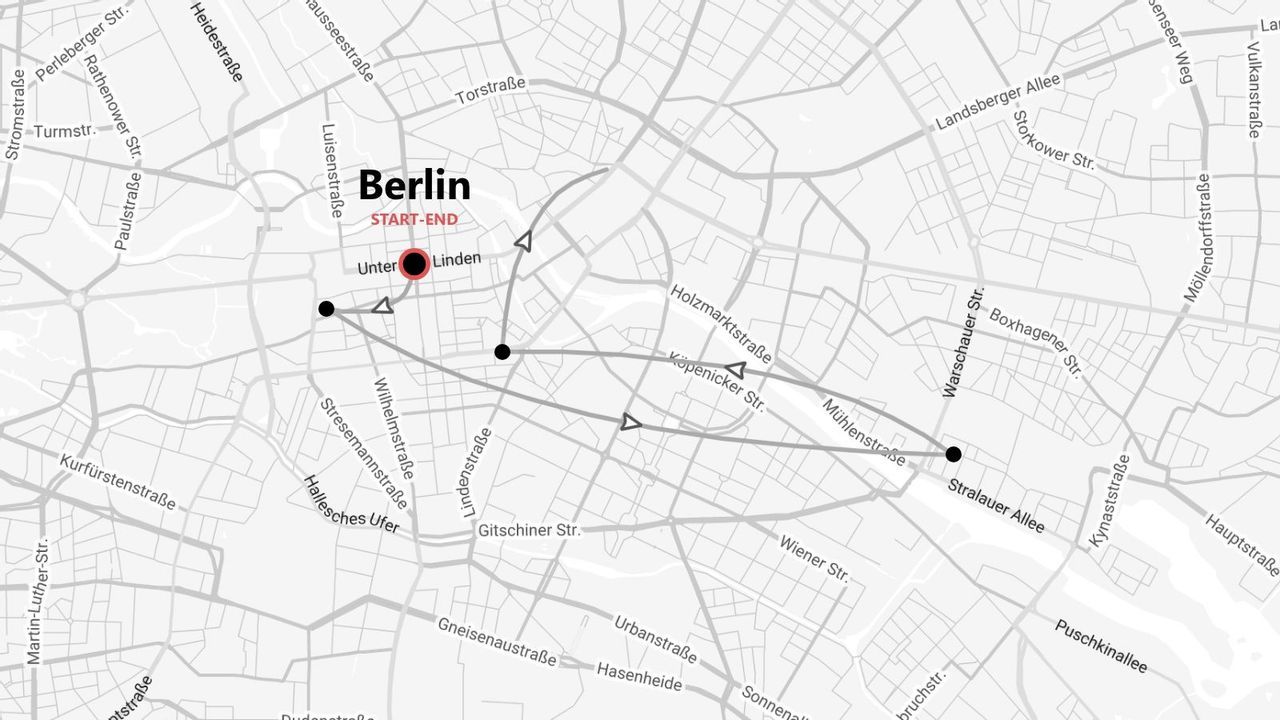 Un mapa de Berlín que muestra una ruta turística que comienza y termina cerca de la calle Unter den Linden.