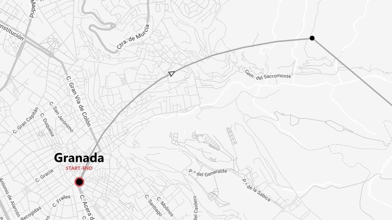 Mapa de Granada en blanco y negro con ruta planificada: inicio y fin en el centro de la ciudad.