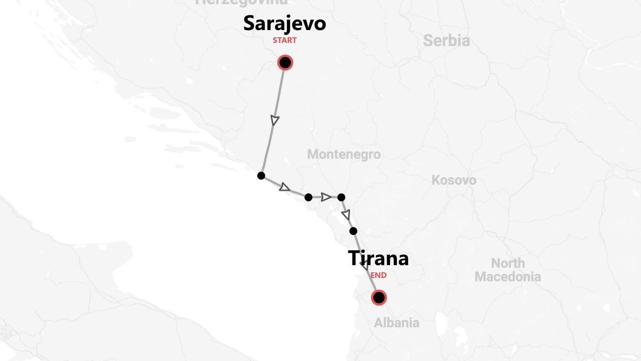 Un mapa que muestra una ruta de viaje que comienza en Sarajevo, pasa por Montenegro y termina en Tirana, Albania.