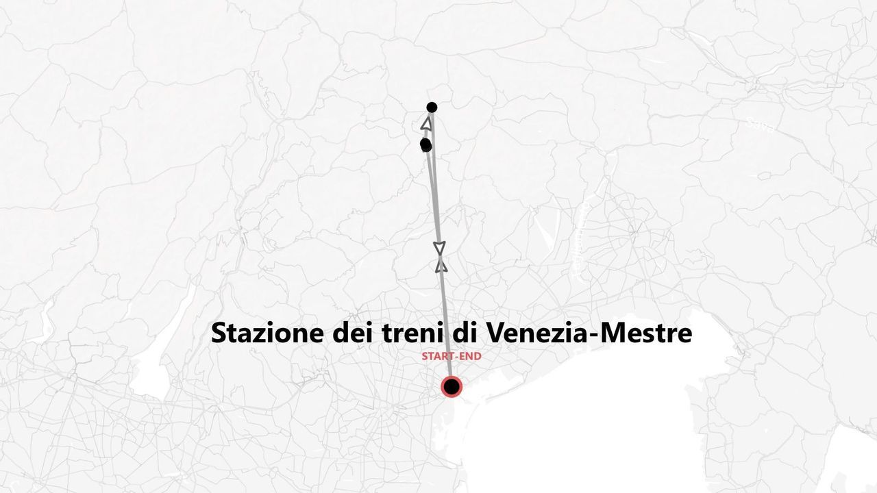 Una mappa minimalista che mostra un itinerario di viaggio con partenza e arrivo alla stazione ferroviaria di Venezia-Mestre.