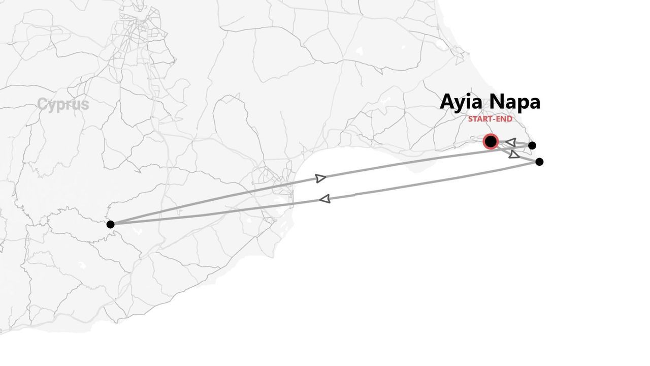Mappa in scala di grigi che mostra un itinerario di viaggio a Cipro, con partenza e arrivo ad Ayia Napa.