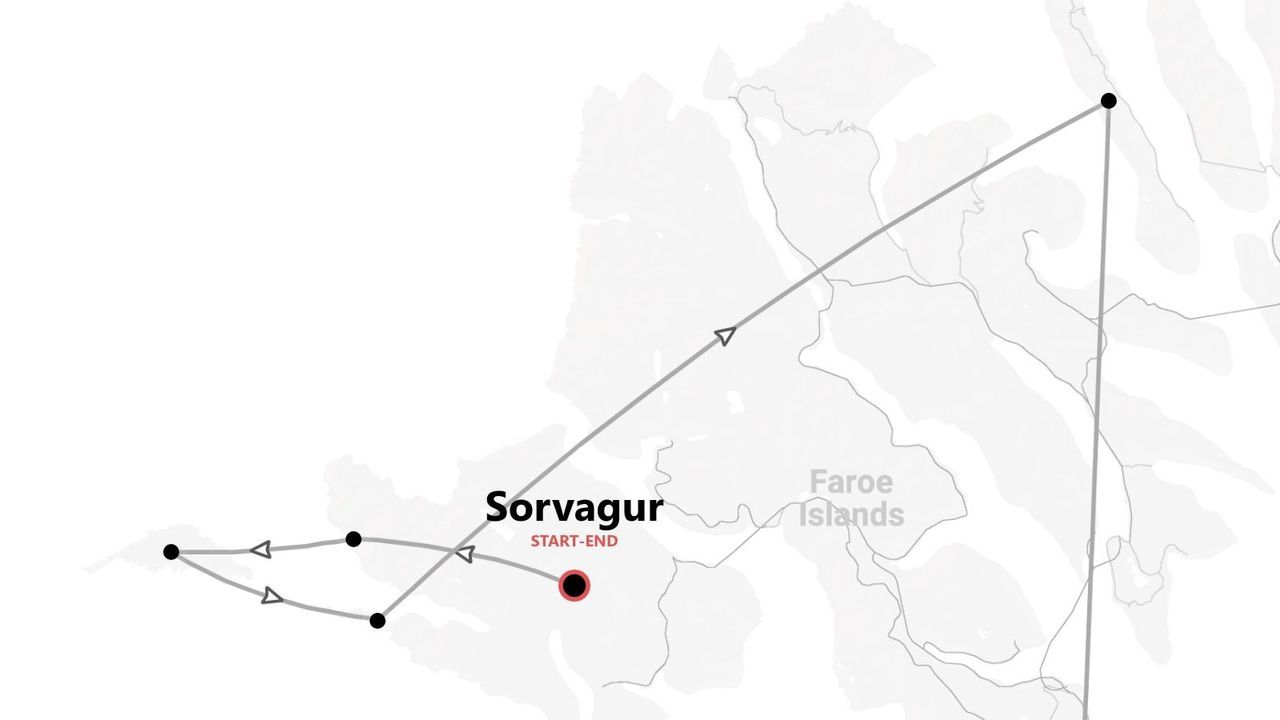 Una mappa di un itinerario di viaggio per le Isole Fær Øer, che mostra un percorso che inizia e finisce nella città di Sørvágur.