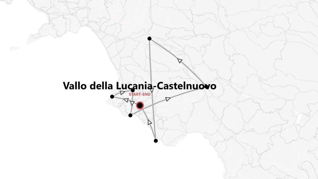 Una mappa in scala di grigi che mostra un itinerario di viaggio etichettato Vallo della Lucania-Castelnuovo, con un punto di inizio e di fine evidenziato.