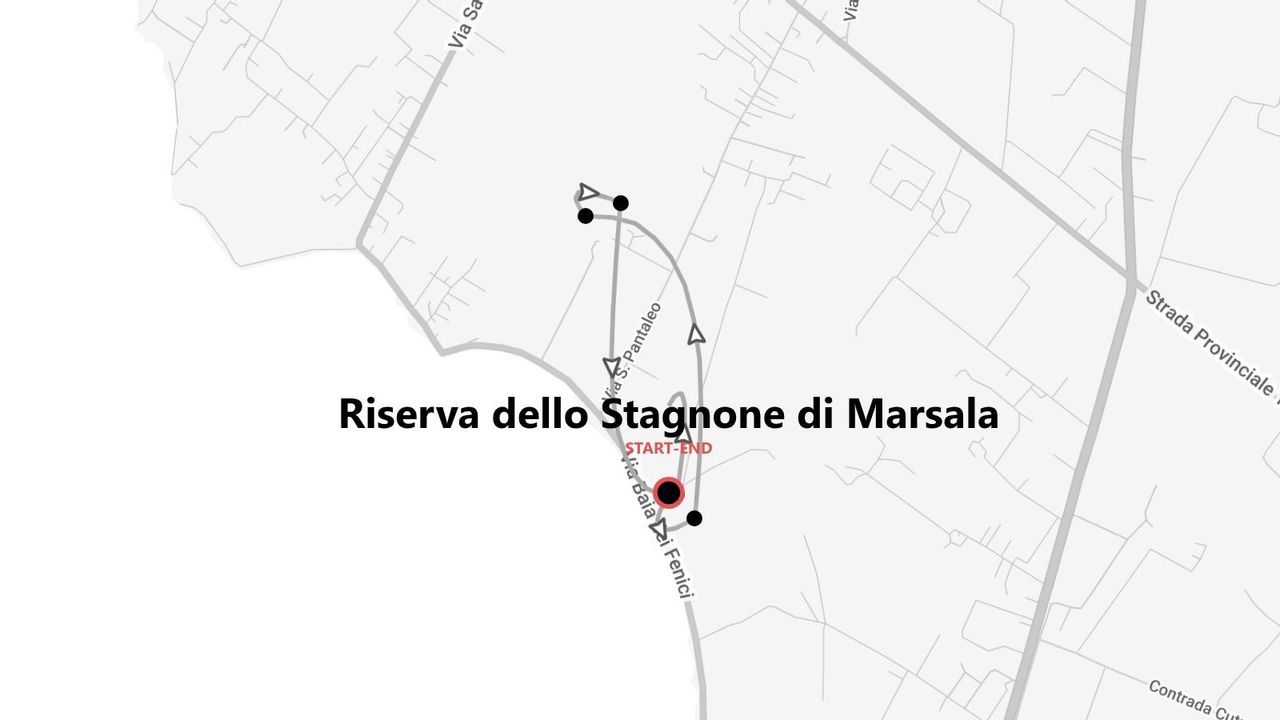 Una mappa in bianco e nero che mostra un percorso all'interno della Riserva dello Stagnone di Marsala, con punti di inizio e fine indicati.