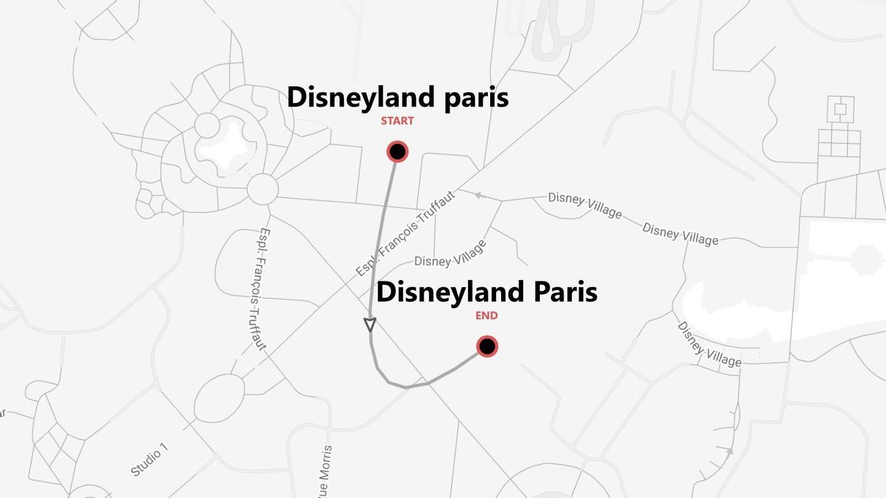 Una mappa che mostra un percorso a piedi attraverso Disneyland Paris, con punti di inizio e fine chiaramente indicati.