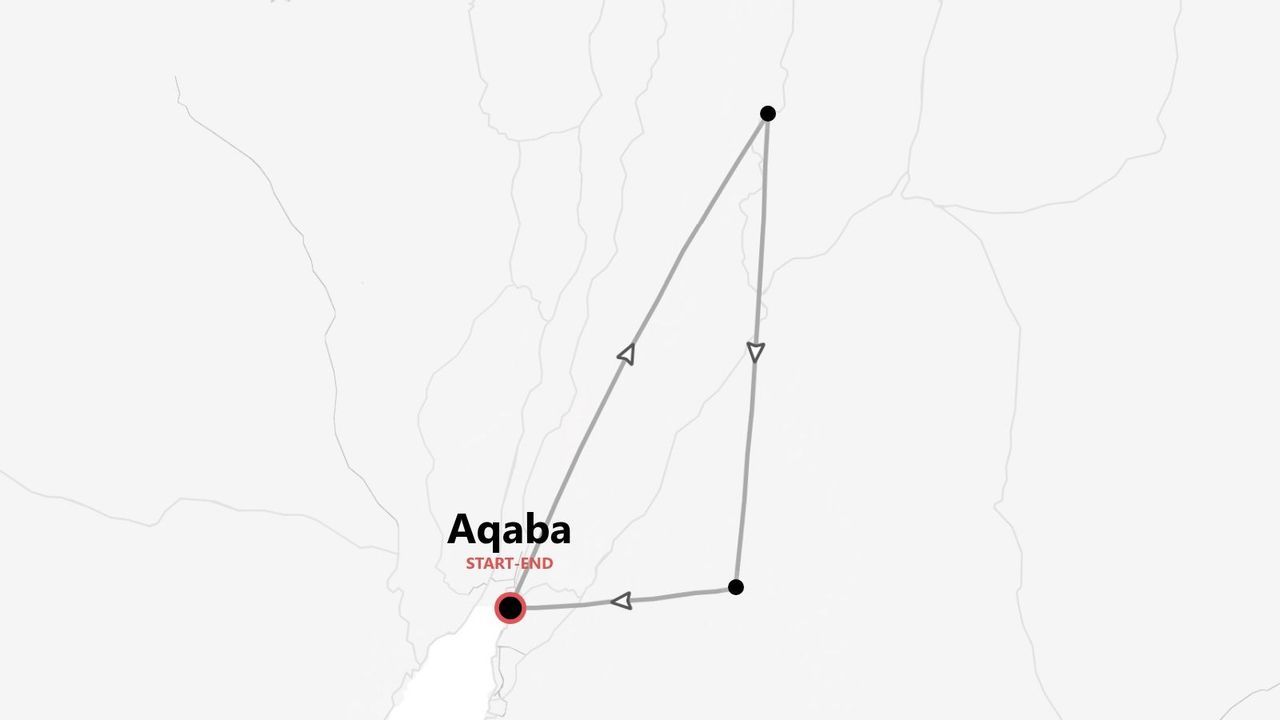 Una mappa minimalista che mostra un itinerario di viaggio con partenza e arrivo nella città di Aqaba.
