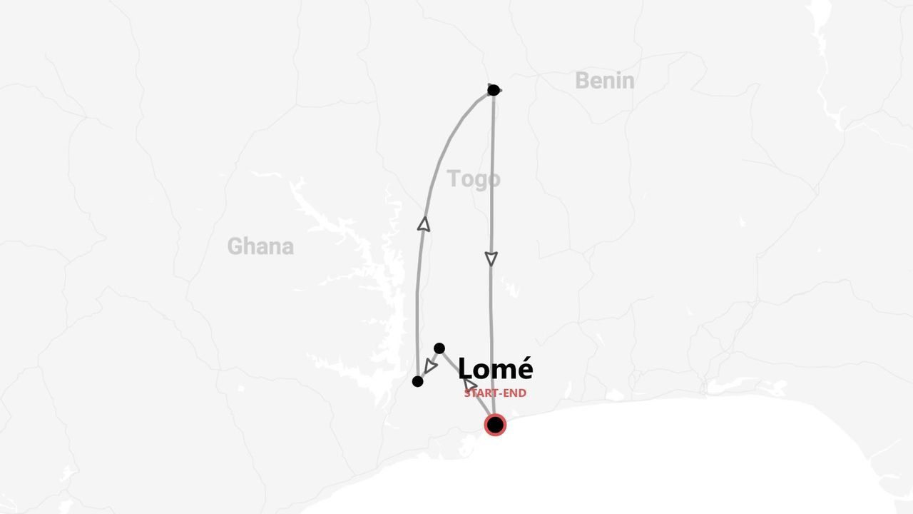 Mappa di un itinerario di viaggio in Togo. Il percorso inizia e finisce a Lomé, con Ghana e Benin visibili nelle vicinanze.