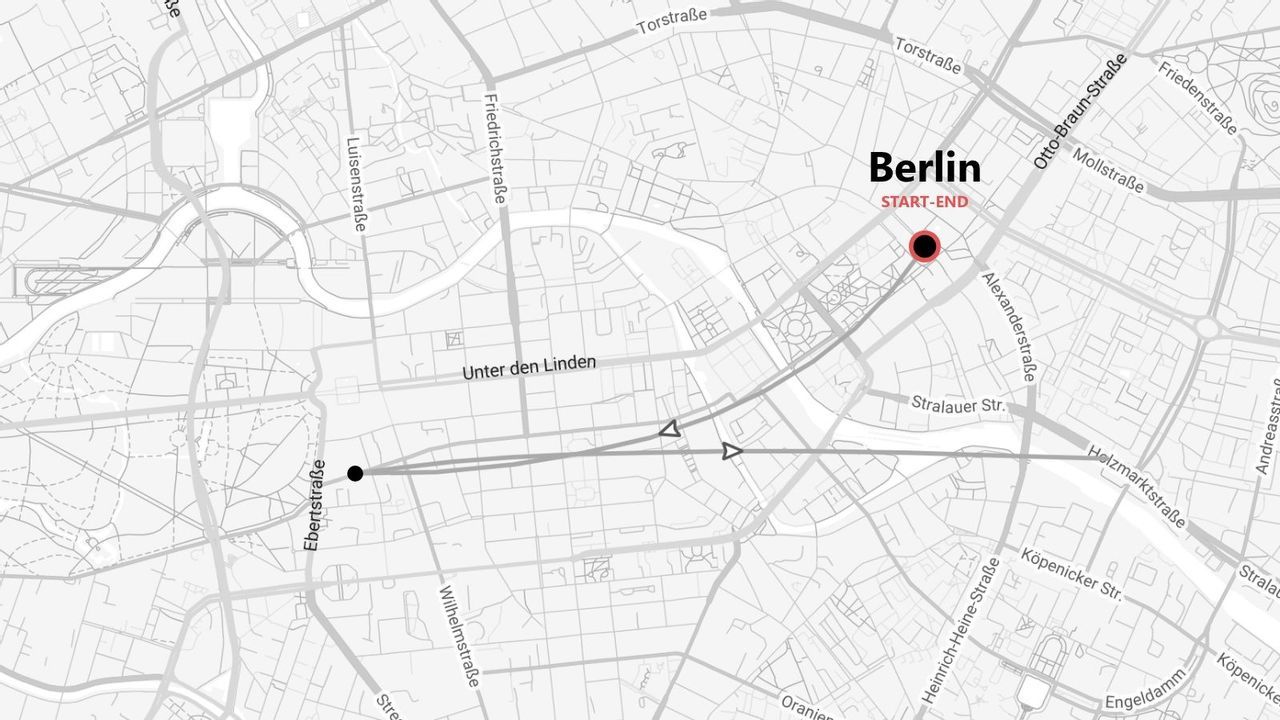 Un mapa de Berlín que muestra una ruta con puntos de inicio y fin cerca de Alexanderstraße.