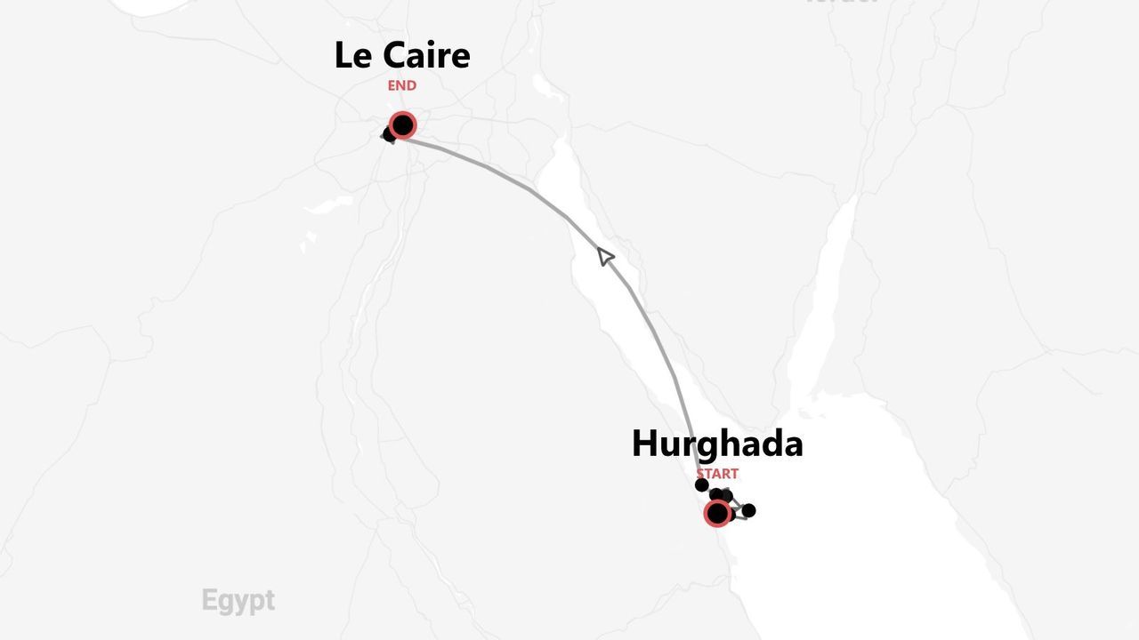 Une carte illustrant un itinéraire de voyage à travers l'Égypte, débutant à Hurghada et se terminant au Caire.