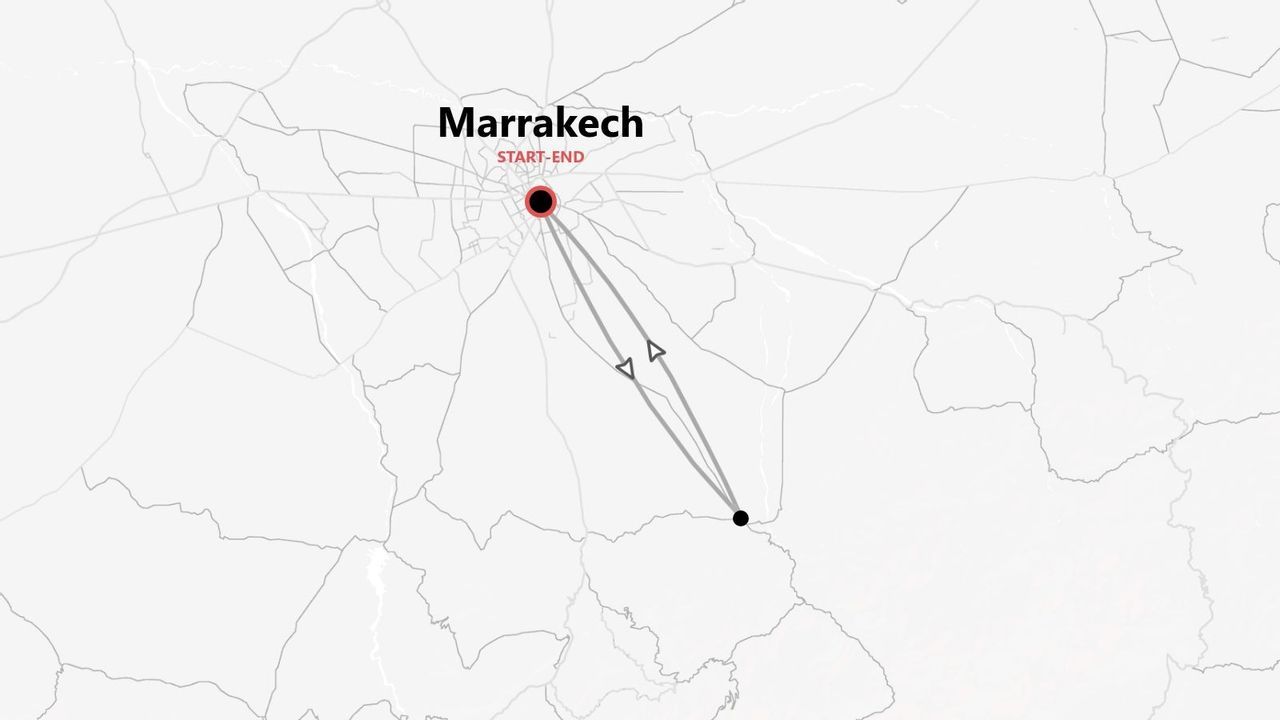 Un mapa en escala de grises que muestra una ruta de viaje de ida y vuelta con origen y destino en la ciudad de Marrakech.
