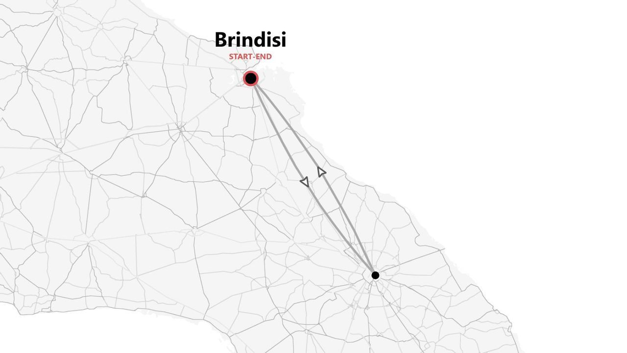 Una mappa di viaggio che mostra un itinerario circolare con inizio e fine a Brindisi.