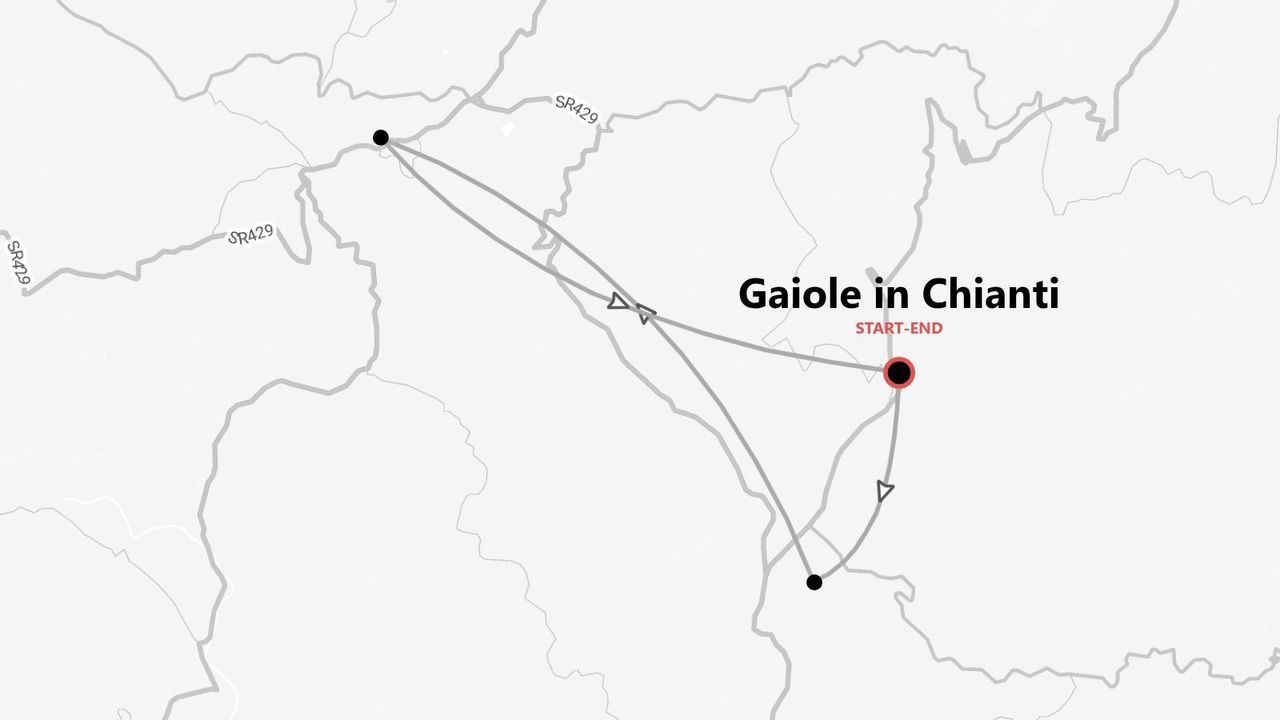 Una mappa semplificata in scala di grigi che mostra un percorso di viaggio che inizia e finisce a Gaiole in Chianti, segnato con un punto rosso.