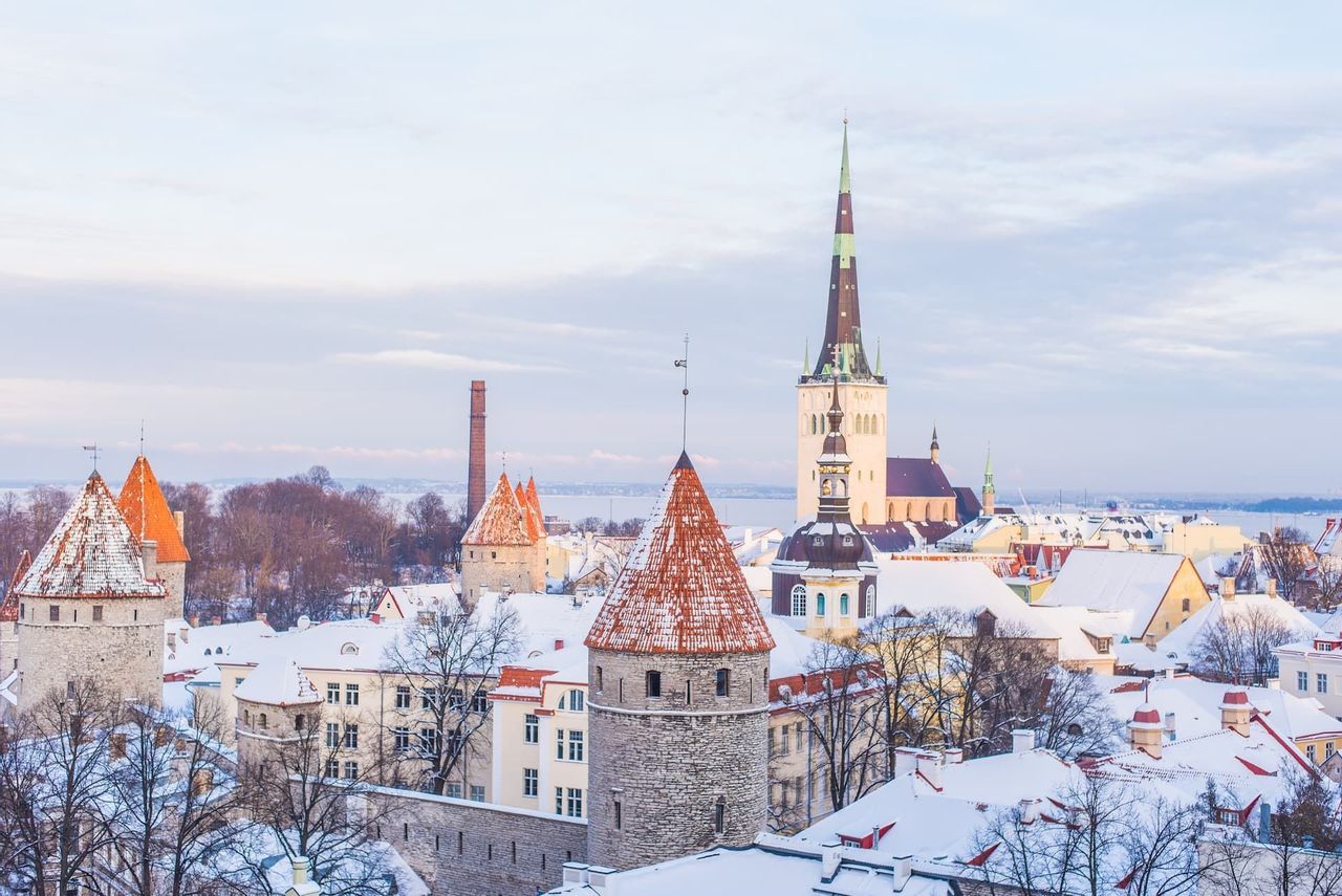 tallin-castle-estonia-travel-trip-winter
