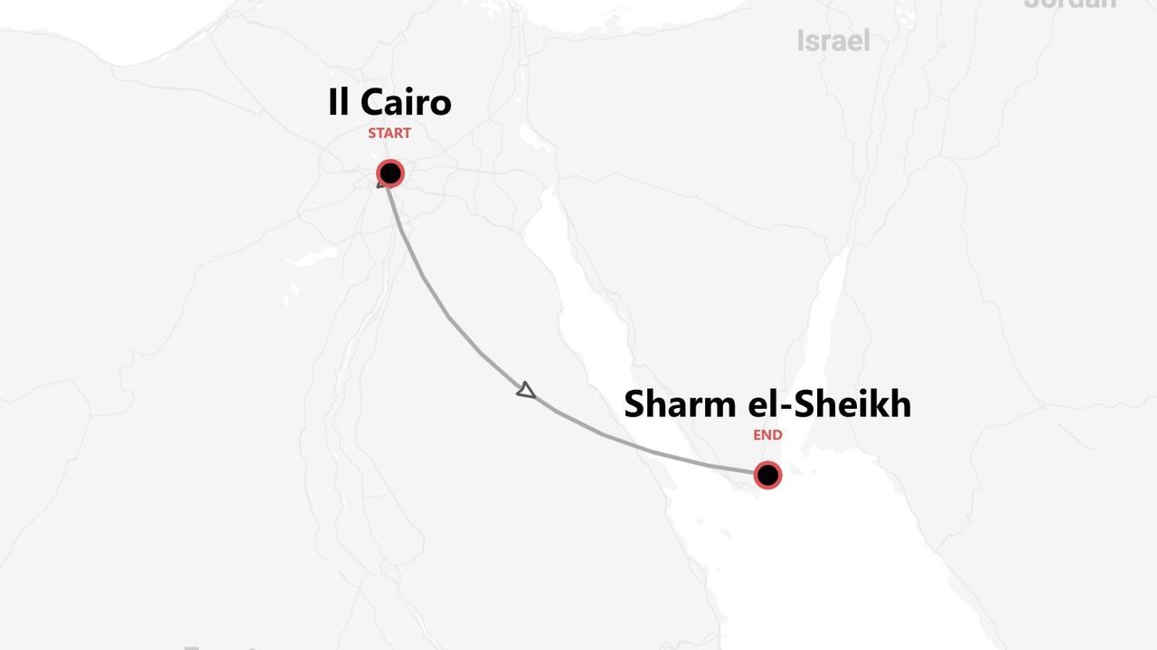 Una mappa che mostra l'itinerario di viaggio dal Cairo a Sharm el-Sheikh.
