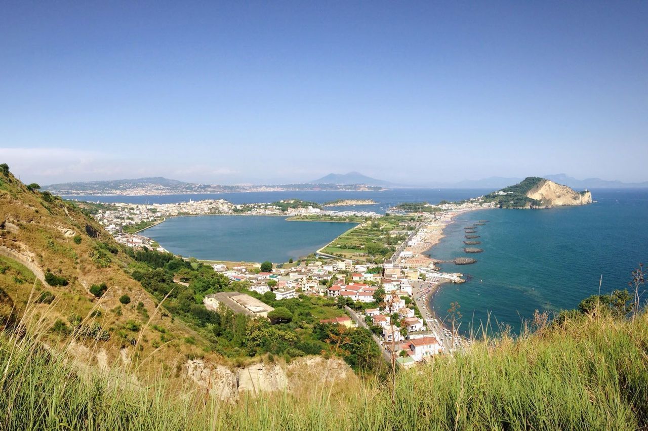 Viaja en grupo con gente de tu edad con WeRoad y descubre Nápoles y la Costa Amalfitana en un viaje express