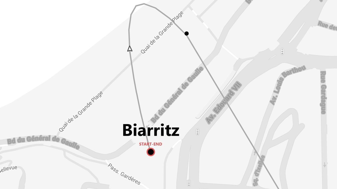 Une carte stylisée de Biarritz présentant un itinéraire avec un point de départ et d'arrivée marqués dans les rues.