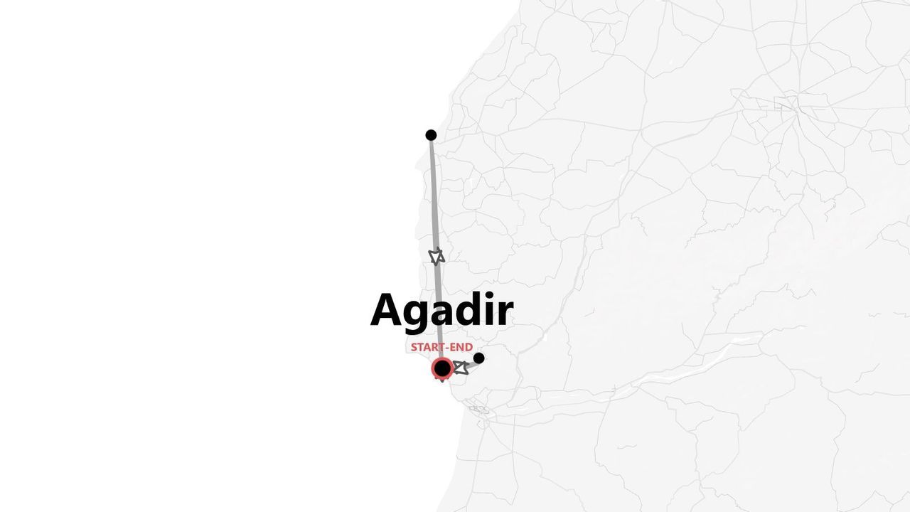 Una mappa che mostra un itinerario di viaggio che inizia e finisce ad Agadir, con il percorso evidenziato.