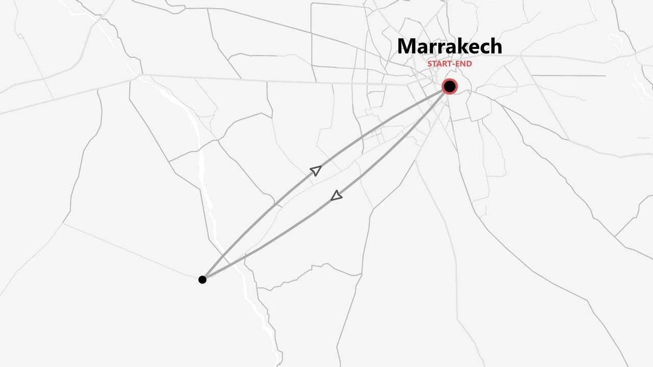 Una mappa stilizzata in bianco e nero che mostra un itinerario di viaggio di andata e ritorno che inizia e finisce a Marrakech.