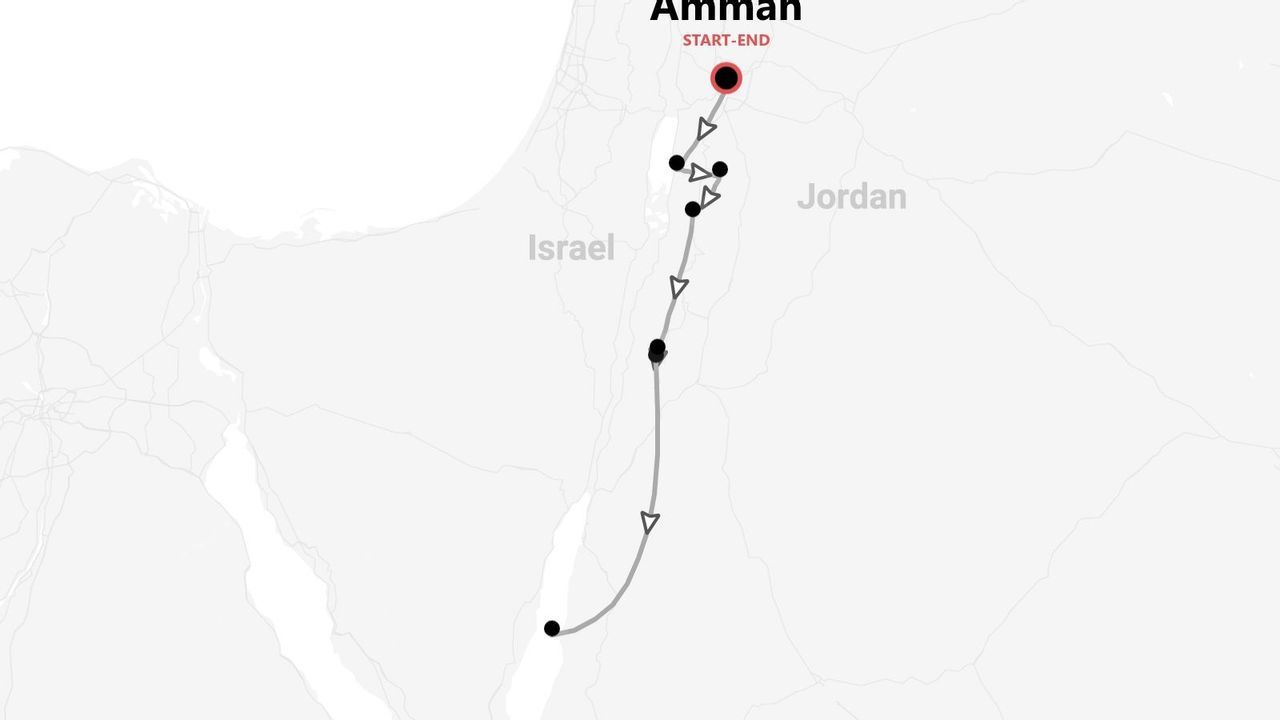 Una mappa che mostra un itinerario di viaggio con partenza e arrivo ad Amman, Giordania, e che attraversa parti di Israele.