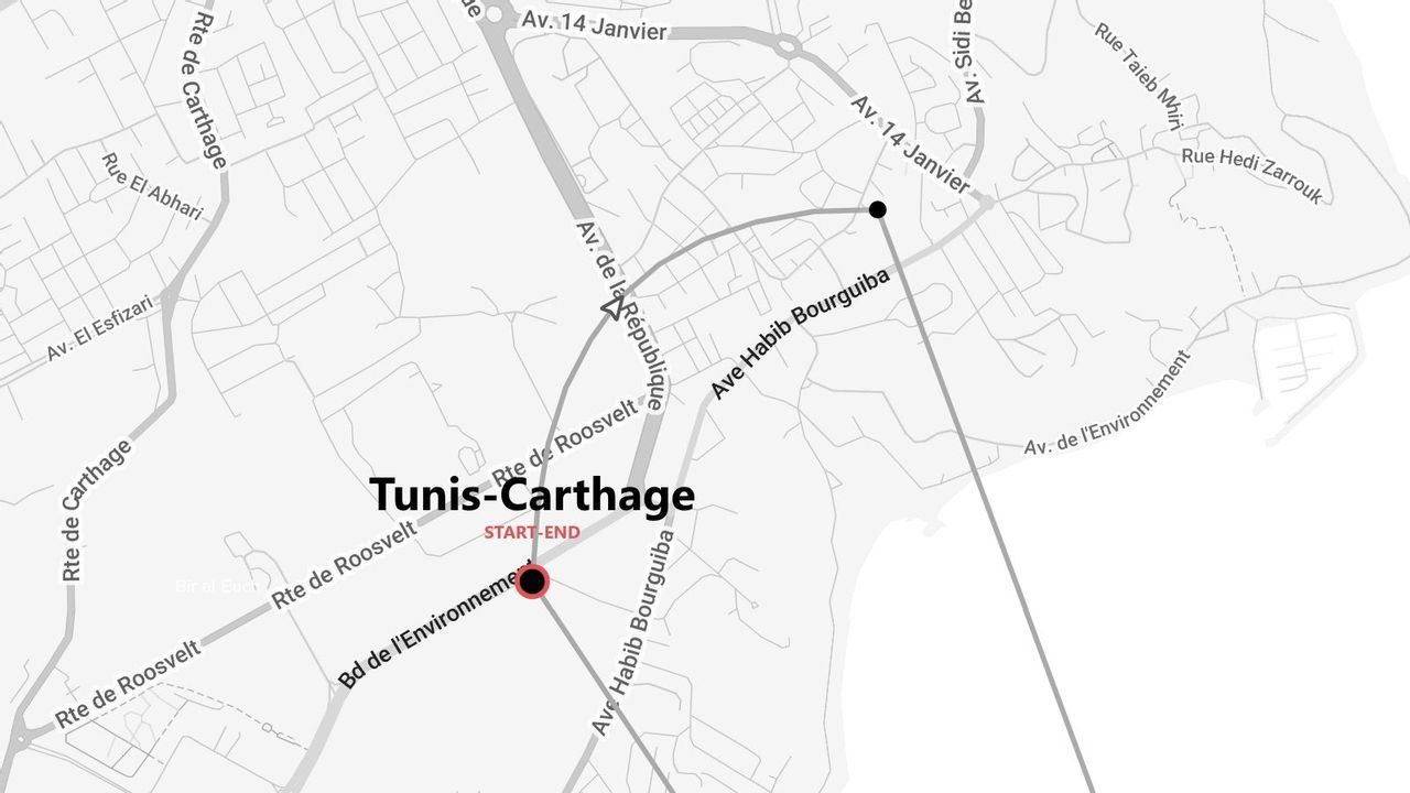 Une carte en noir et blanc montrant un itinéraire à travers les rues de Tunis-Carthage, avec un point de départ et d'arrivée marqués.