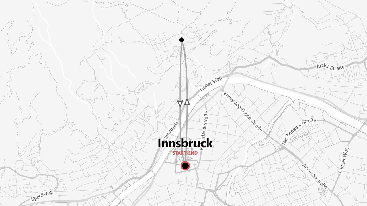Eine Schwarz-Weiß-Karte von Innsbruck, die eine Rundroute mit gemeinsamem Start- und Endpunkt im Stadtzentrum zeigt.