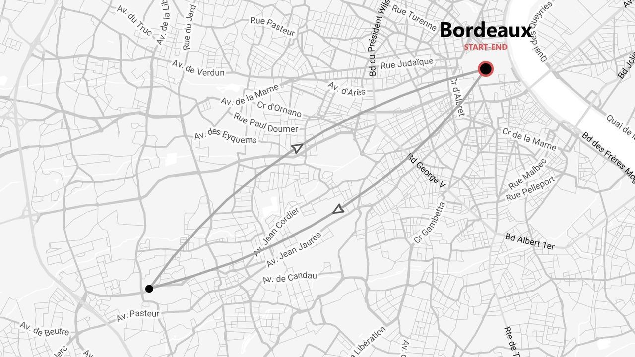 Une carte en niveaux de gris montrant un itinéraire circulaire à travers les rues de Bordeaux, avec un point de départ et d'arrivée combiné.