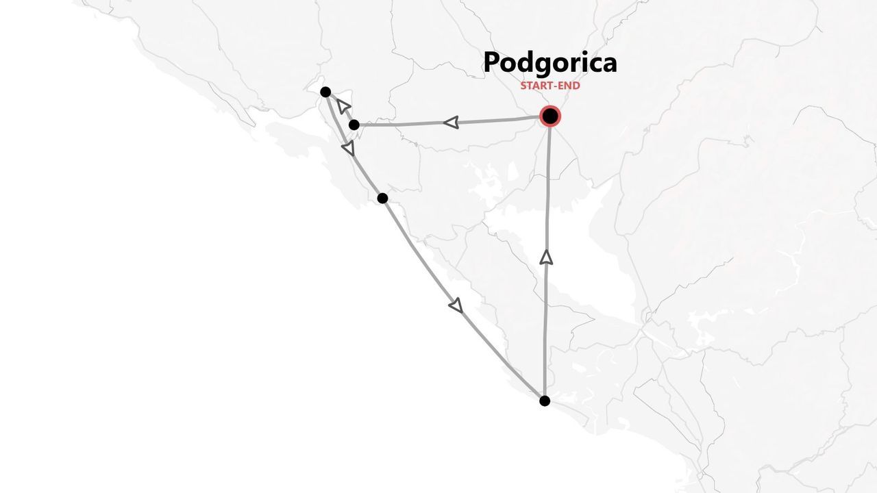 Una mappa che mostra un itinerario di viaggio con tappe, con partenza e arrivo a Podgorica.