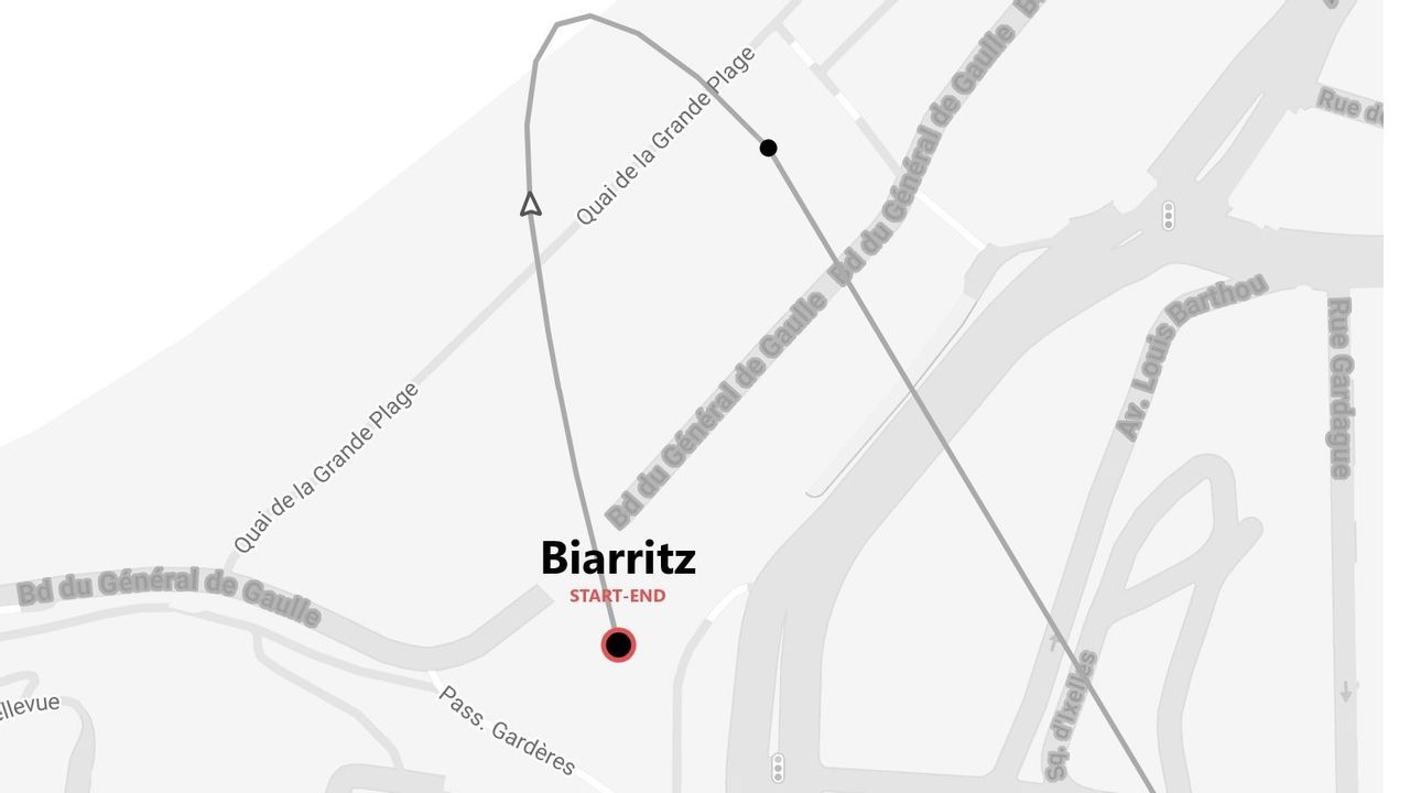 A map of a circular route in Biarritz, France, with a start and end point, highlighting streets like Quai de la Grande Plage.