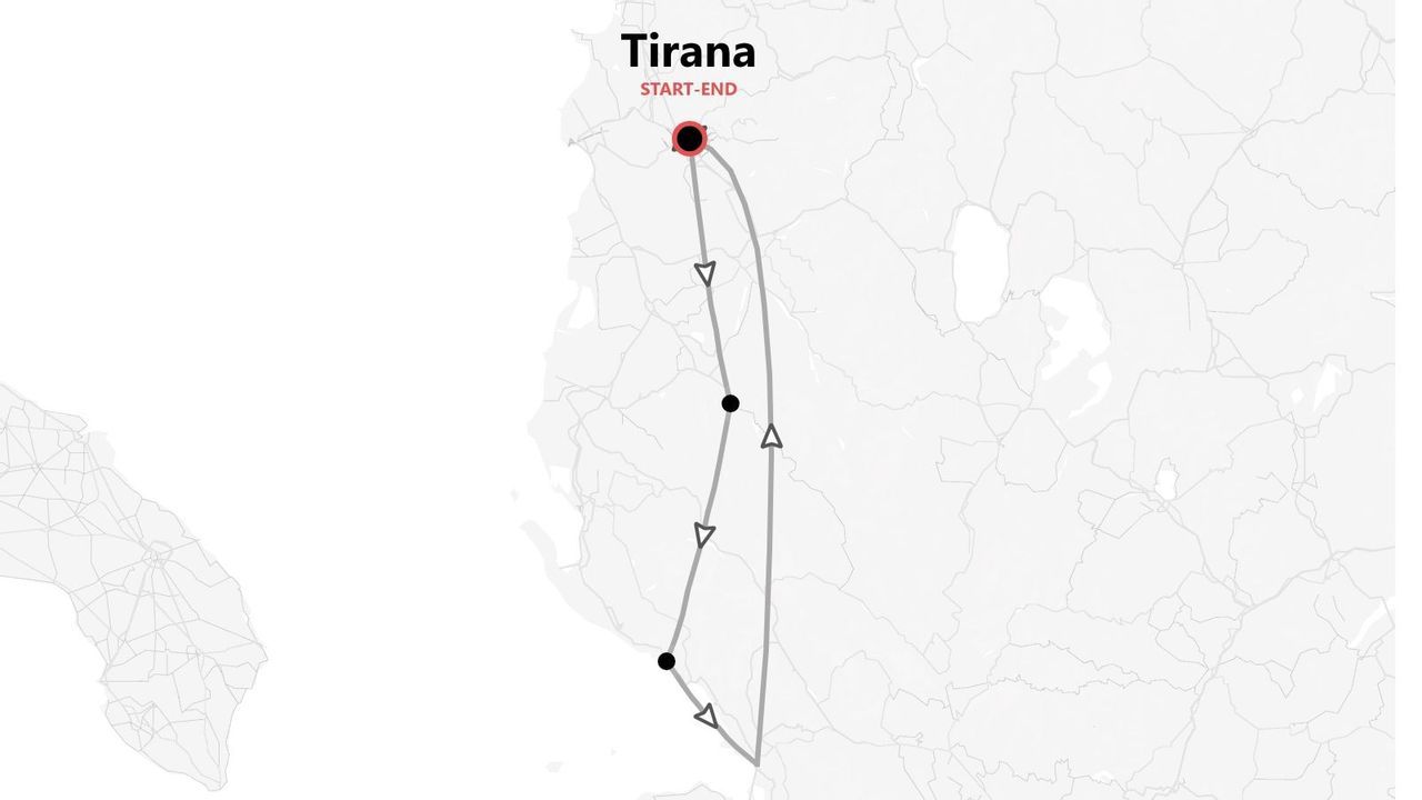 Carte d'un itinéraire de voyage circulaire en Albanie, avec Tirana comme point de départ et d'arrivée.