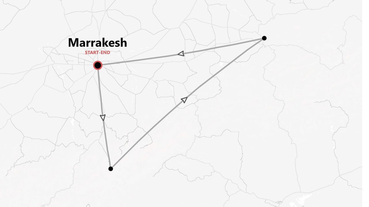 Une carte d'un itinéraire de voyage formant un parcours triangulaire, avec départ et arrivée à Marrakech.