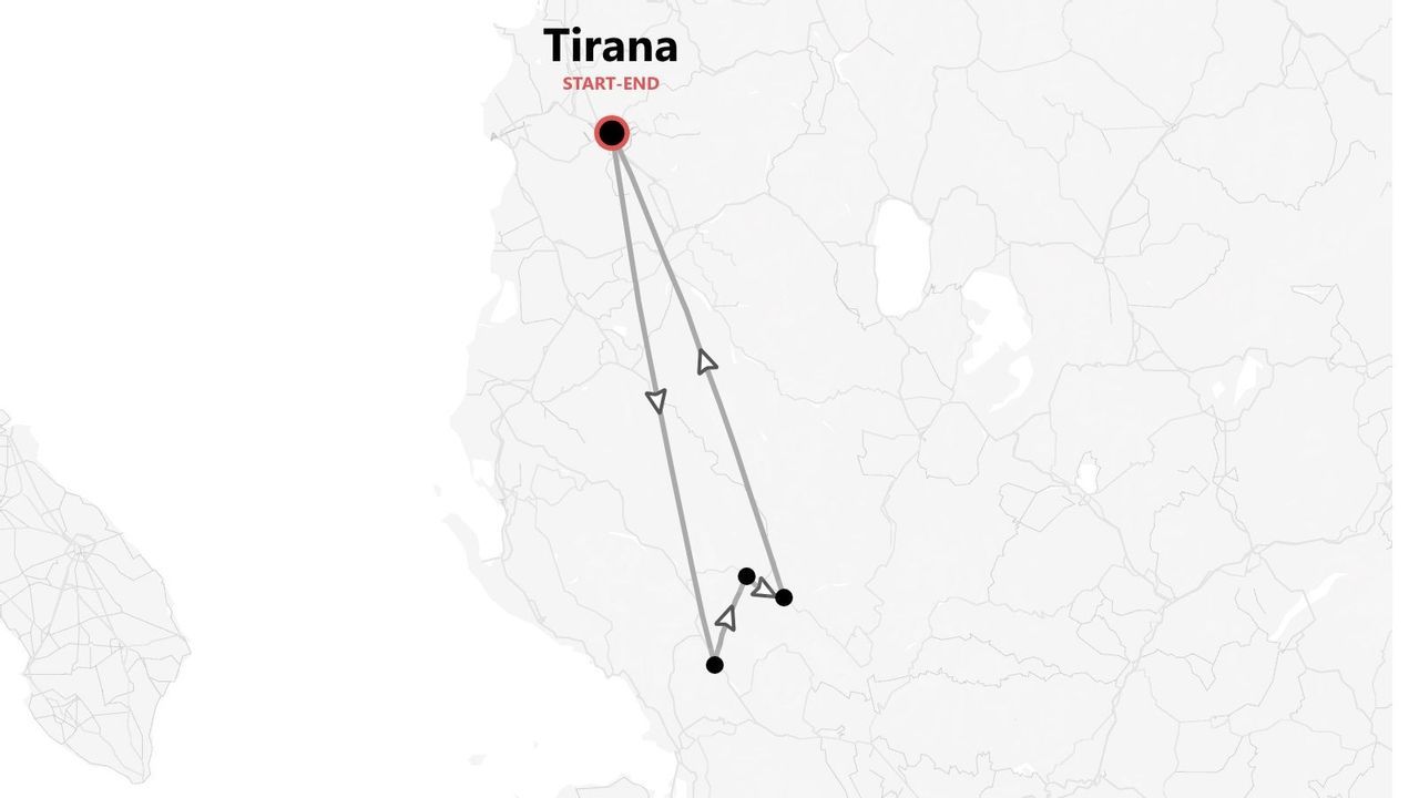 Une carte minimaliste montrant un itinéraire de voyage en Albanie, commençant et se terminant à Tirana.