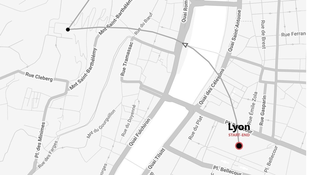 Une carte en noir et blanc de Lyon, France, montrant un itinéraire circulaire commençant et se terminant près de la Place Bellecour.