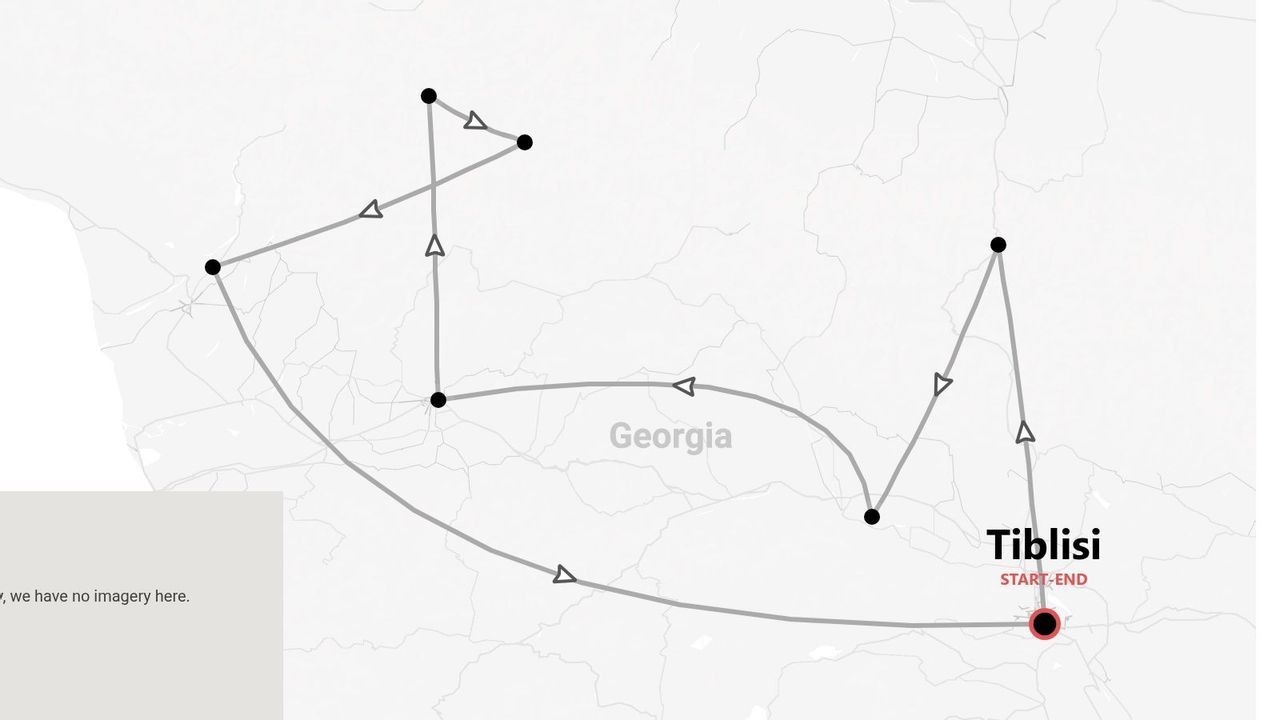 Una mappa che mostra un itinerario di viaggio attraverso la Georgia, con punto di partenza e arrivo a Tbilisi.