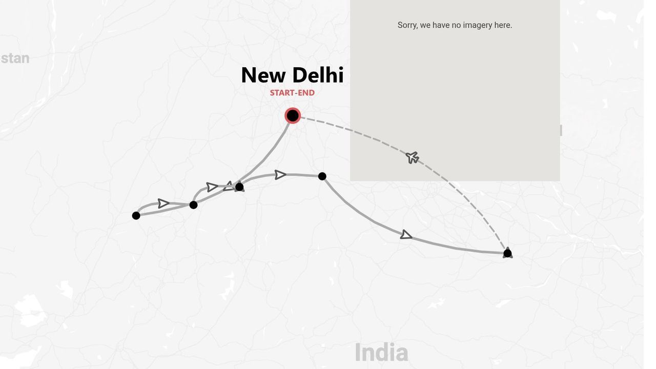 Una mappa che mostra un itinerario di viaggio di andata e ritorno in India, con partenza e arrivo a Nuova Delhi, con indicazione delle rotte terrestri e aeree.