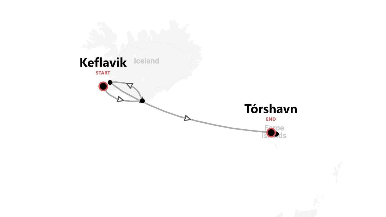 Una mappa che illustra un itinerario di viaggio con partenza da Keflavik, Islanda, e arrivo a Tórshavn, Isole Faroe.