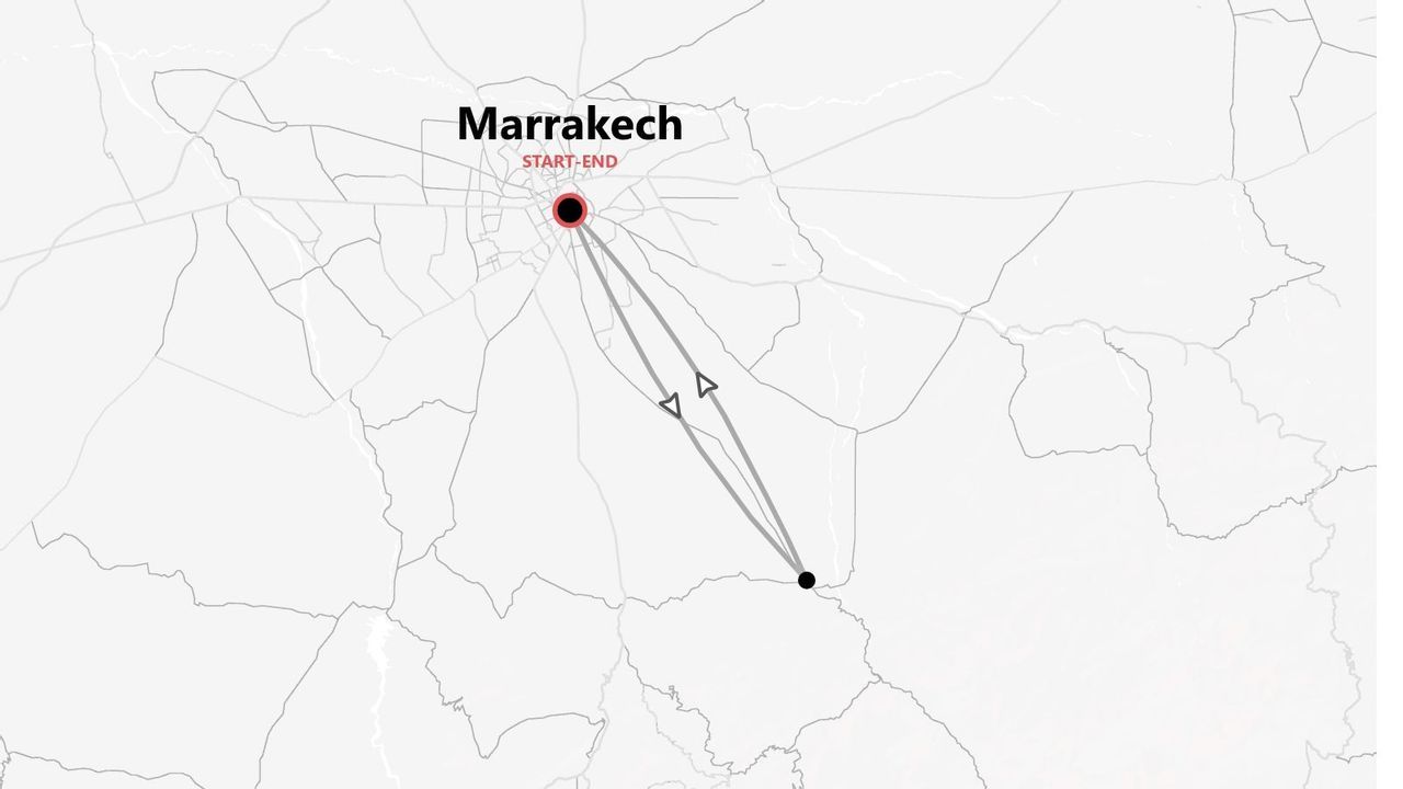 Un mapa en escala de grises que muestra un itinerario de viaje que comienza y termina en Marrakech.
