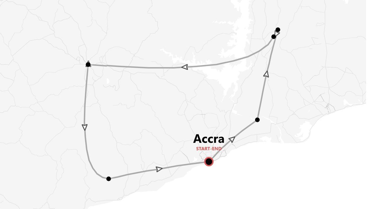 Mappa in scala di grigi di un itinerario di viaggio ad anello con partenza e arrivo ad Accra e varie tappe.
