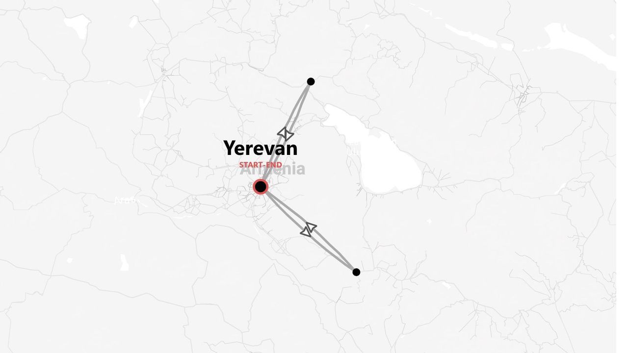 Una mappa stilizzata di un itinerario turistico in Armenia, con partenza e arrivo a Yerevan e due circuiti di viaggio separati.